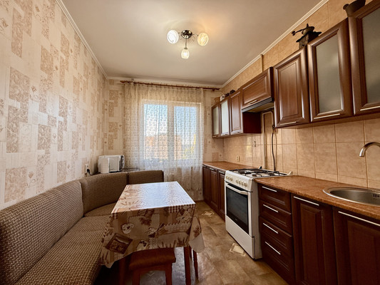 Продам трехкомнатную (3-комн.) квартиру, 60 лет Октября ул, 28/80, Симферополь г