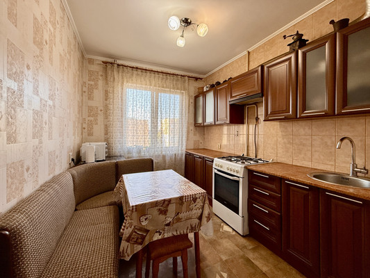 Продам трехкомнатную (3-комн.) квартиру, 60 лет Октября ул, 28/80, Симферополь г