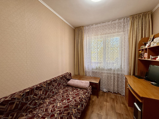 Продам трехкомнатную (3-комн.) квартиру, 60 лет Октября ул, 28/80, Симферополь г