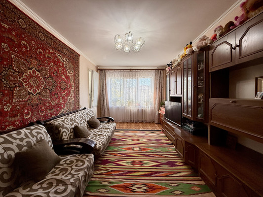 Продам трехкомнатную (3-комн.) квартиру, 60 лет Октября ул, 28/80, Симферополь г