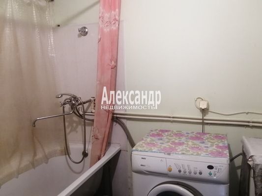 Продам комнату в 8-комн. квартире, Искровский пр-кт, 6к3, Санкт-Петербург г