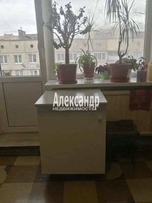 Продам комнату в 8-комн. квартире, Искровский пр-кт, 6к3, Санкт-Петербург г