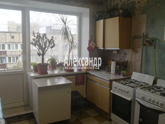 Продам комнату в 8-комн. квартире, Искровский пр-кт, 6к3, Санкт-Петербург г
