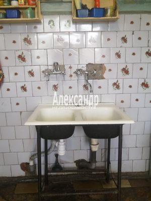 Продам комнату в 8-комн. квартире, Искровский пр-кт, 6к3, Санкт-Петербург г