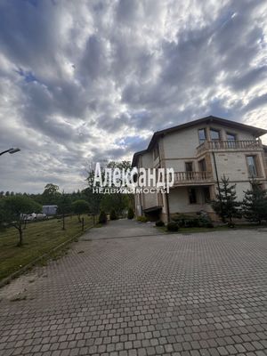 Продам трехкомнатную (3-комн.) квартиру, Чкалова ул, 34А, Гатчина г