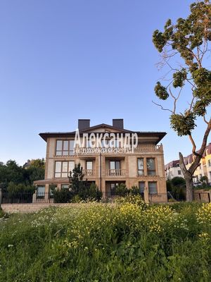 Продам трехкомнатную (3-комн.) квартиру, Чкалова ул, 34А, Гатчина г