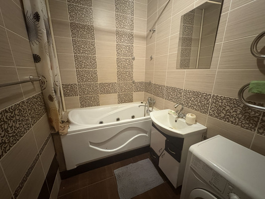 Продам двухкомнатную (2-комн.) квартиру, Сибгата Хакима ул, 43, Казань г