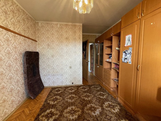 Продам трехкомнатную (3-комн.) квартиру, Красный Казанец ул, 3к5, Москва г