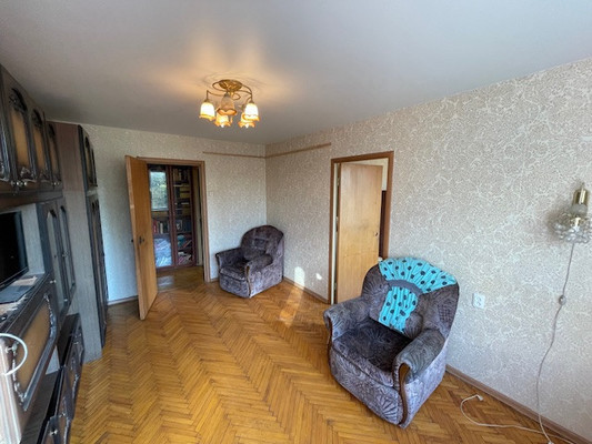 Продам трехкомнатную (3-комн.) квартиру, Красный Казанец ул, 3к5, Москва г