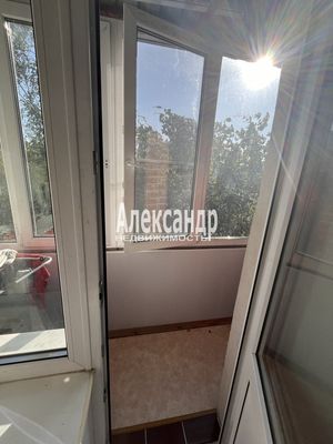 Продам двухкомнатную (2-комн.) квартиру, Рощинская ул, 2, Гатчина г