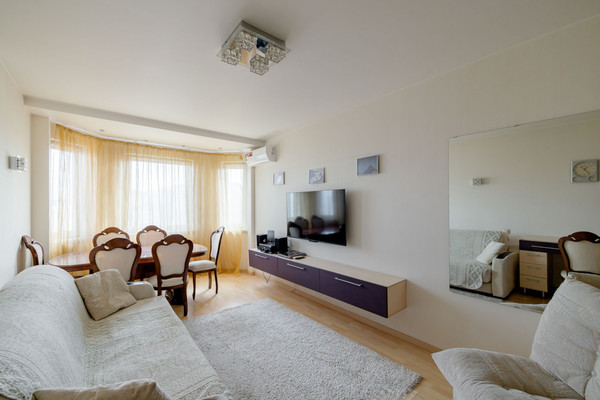 Продам трехкомнатную (3-комн.) квартиру, Дмитровка Б. ул, 1к1, Москва г