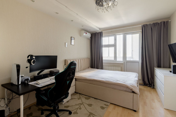 Продам трехкомнатную (3-комн.) квартиру, Дмитровка Б. ул, 1к1, Москва г