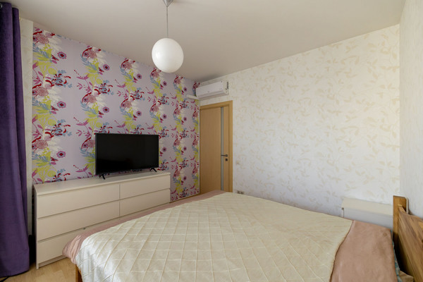 Продам трехкомнатную (3-комн.) квартиру, Дмитровка Б. ул, 1к1, Москва г