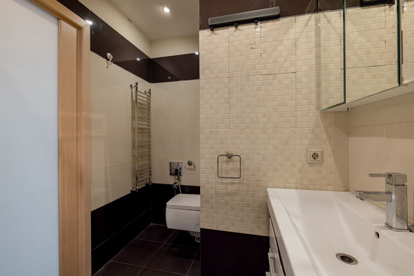Продам трехкомнатную (3-комн.) квартиру, Дмитровка Б. ул, 1к1, Москва г