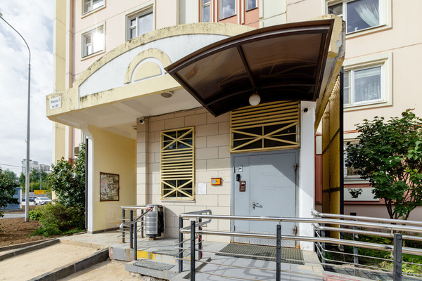 Продам трехкомнатную (3-комн.) квартиру, Дмитровка Б. ул, 1к1, Москва г