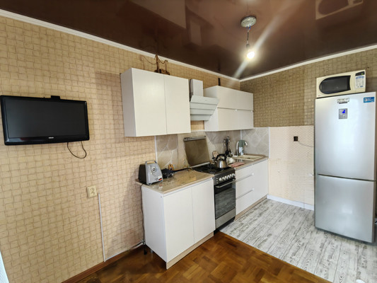 Продам трехкомнатную (3-комн.) квартиру, Гоголя ул, 49, Белореченск г