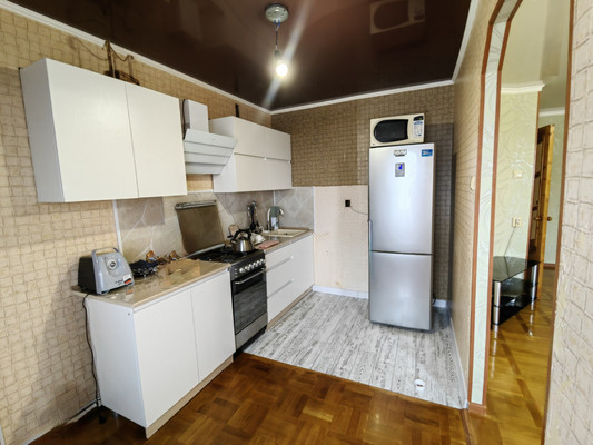 Продам трехкомнатную (3-комн.) квартиру, Гоголя ул, 49, Белореченск г