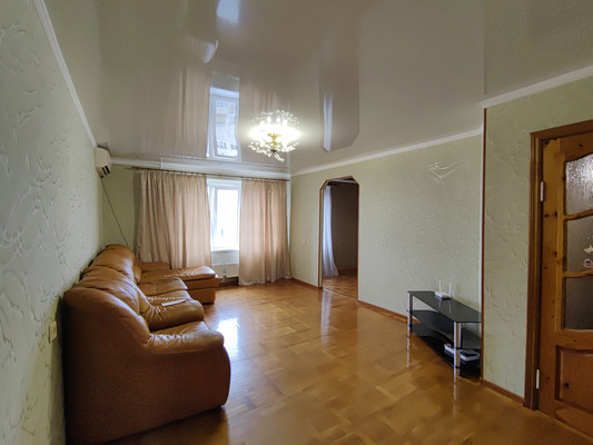 Продам трехкомнатную (3-комн.) квартиру, Гоголя ул, 49, Белореченск г