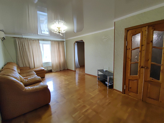 Продам трехкомнатную (3-комн.) квартиру, Гоголя ул, 49, Белореченск г