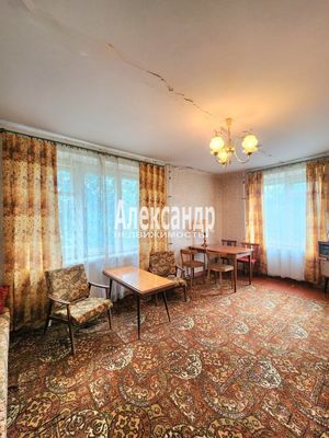 Продам трехкомнатную (3-комн.) квартиру, Советская ул, 12, Кириши г