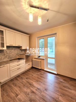 Продам двухкомнатную (2-комн.) квартиру, Волховская наб, 36, Кириши г