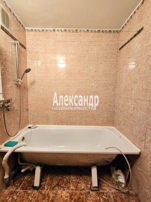 Продам двухкомнатную (2-комн.) квартиру, Волховская наб, 36, Кириши г