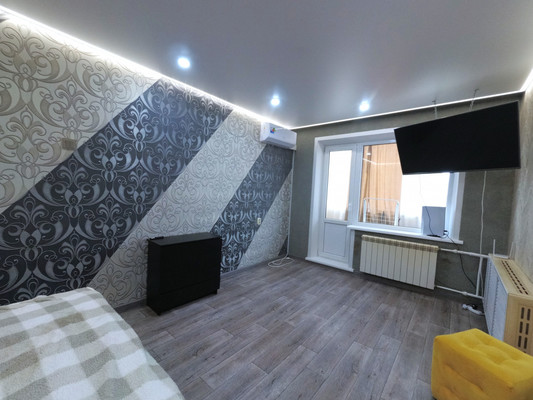 Продам двухкомнатную (2-комн.) квартиру, Весенняя ул, 4, Барнаул г