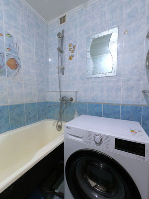 Продам двухкомнатную (2-комн.) квартиру, Весенняя ул, 4, Барнаул г