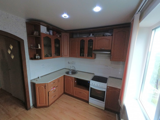 Продам двухкомнатную (2-комн.) квартиру, Весенняя ул, 4, Барнаул г