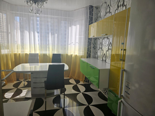 Продам трехкомнатную (3-комн.) квартиру, Ухтомского ул, 2, Малаховка рп