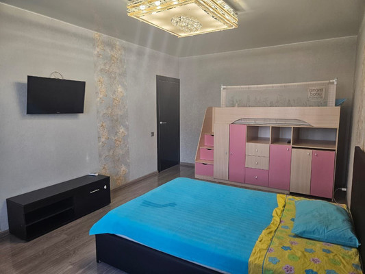 Продам трехкомнатную (3-комн.) квартиру, Ухтомского ул, 2, Малаховка рп