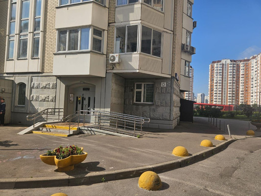 Продам трехкомнатную (3-комн.) квартиру, Ухтомского ул, 2, Малаховка рп