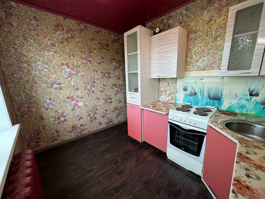 Продам трехкомнатную (3-комн.) квартиру, Октябрьский пр-кт, 3, Амурск г