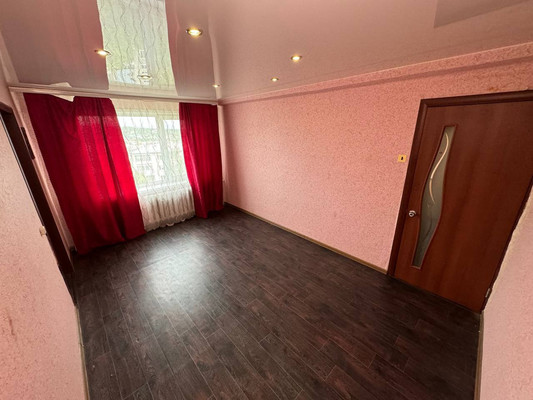 Продам трехкомнатную (3-комн.) квартиру, Октябрьский пр-кт, 3, Амурск г