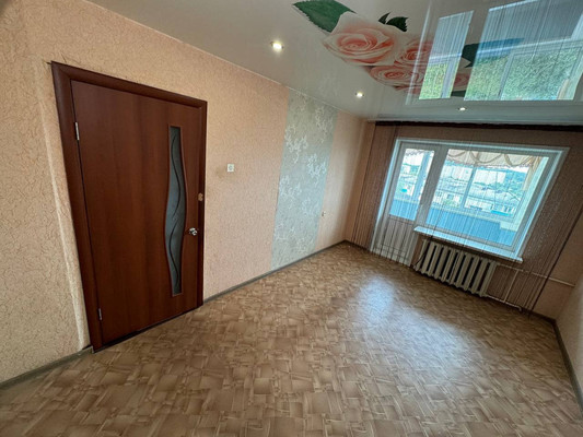 Продам трехкомнатную (3-комн.) квартиру, Октябрьский пр-кт, 3, Амурск г