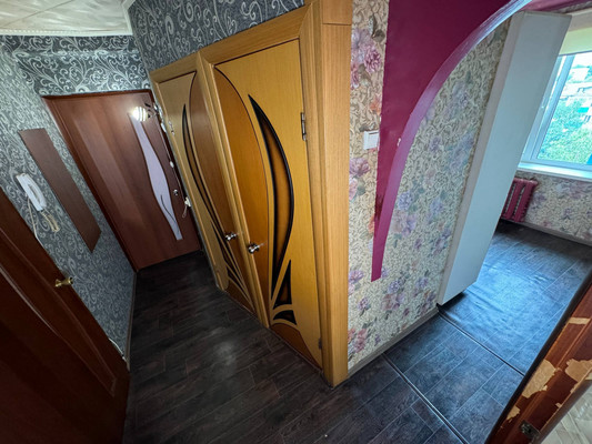 Продам трехкомнатную (3-комн.) квартиру, Октябрьский пр-кт, 3, Амурск г