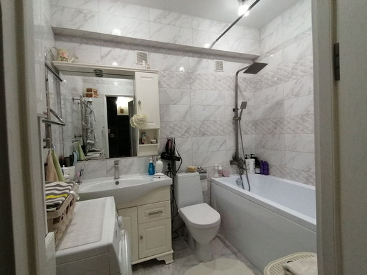 Продам двухкомнатную (2-комн.) квартиру, Шаронова ул, 30, Ишим г