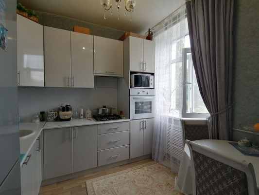 Продам двухкомнатную (2-комн.) квартиру, Шаронова ул, 30, Ишим г