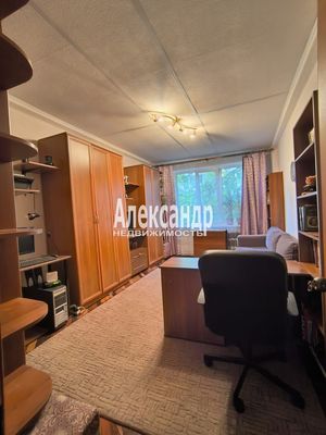Продам трехкомнатную (3-комн.) квартиру, Шелгунова ул, 26, Санкт-Петербург г