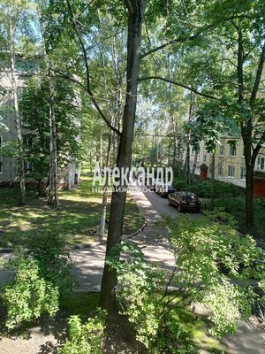 Продам трехкомнатную (3-комн.) квартиру, Шелгунова ул, 26, Санкт-Петербург г