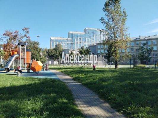 Продам трехкомнатную (3-комн.) квартиру, Шелгунова ул, 26, Санкт-Петербург г