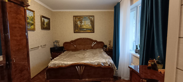 Продам трехкомнатную (3-комн.) квартиру, Ленинский пр-кт, 51А, Санкт-Петербург г