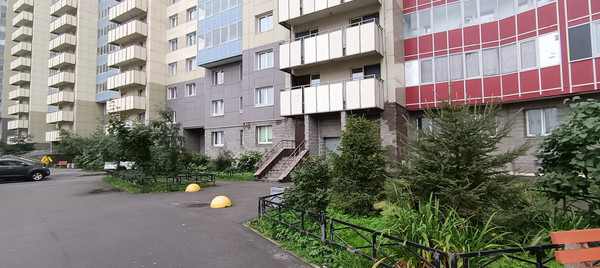 Продам трехкомнатную (3-комн.) квартиру, Ленинский пр-кт, 51А, Санкт-Петербург г