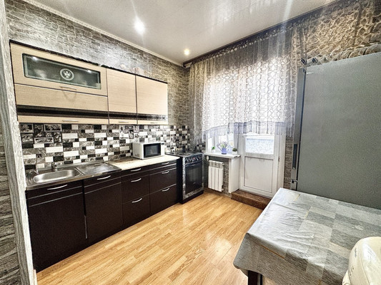 Продам двухкомнатную (2-комн.) квартиру, Бориса Алексеева ул, 20к1, Астрахань г