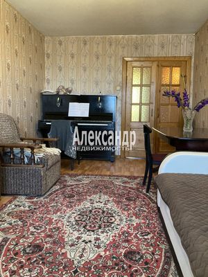 Продам трехкомнатную (3-комн.) квартиру, Художников пр-кт, 15/1, Санкт-Петербург г
