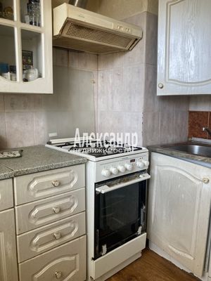 Продам трехкомнатную (3-комн.) квартиру, Художников пр-кт, 15/1, Санкт-Петербург г