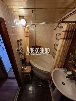 Продам трехкомнатную (3-комн.) квартиру, Художников пр-кт, 15/1, Санкт-Петербург г