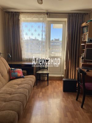 Продам трехкомнатную (3-комн.) квартиру, Художников пр-кт, 15/1, Санкт-Петербург г