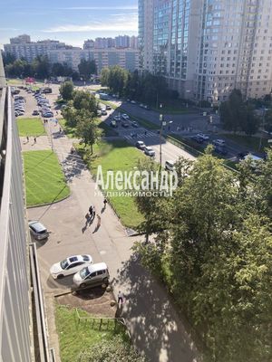 Продам трехкомнатную (3-комн.) квартиру, Художников пр-кт, 15/1, Санкт-Петербург г