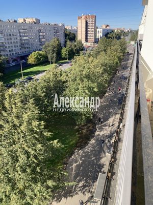 Продам трехкомнатную (3-комн.) квартиру, Художников пр-кт, 15/1, Санкт-Петербург г